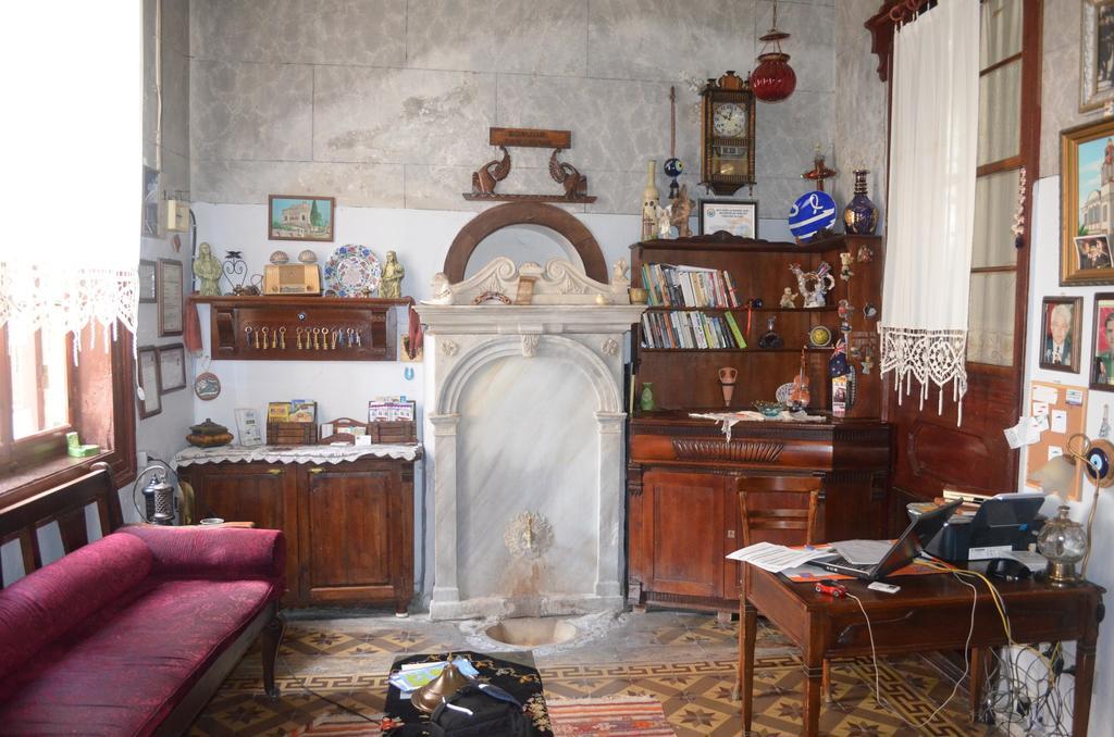 Bonjour Pension Ayvalik Exterior foto
